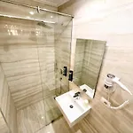 Aulona 3*