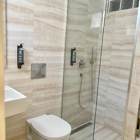 Aulona Hotel 3*