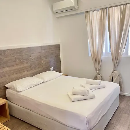 מלון Aulona 3*