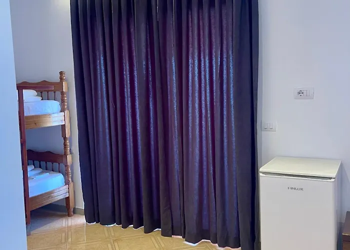 Отель Aulona 3*