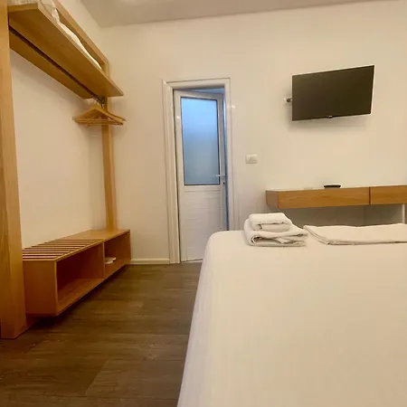 阿乌尼奥哈酒店 3* Sarandë