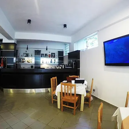 ホテル Aulona Sarandë
