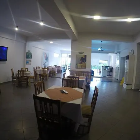 ホテル Aulona Sarandë
